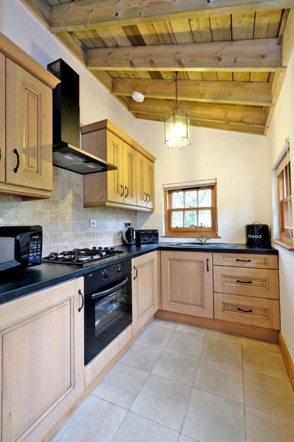 Entire Unique Tiny House - Moss Cabin Banff Exterior photo